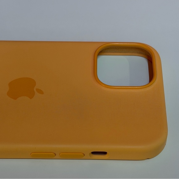 Apple iPhone 15 Silicone Case Orange Sorbet - Picture 7 of 11